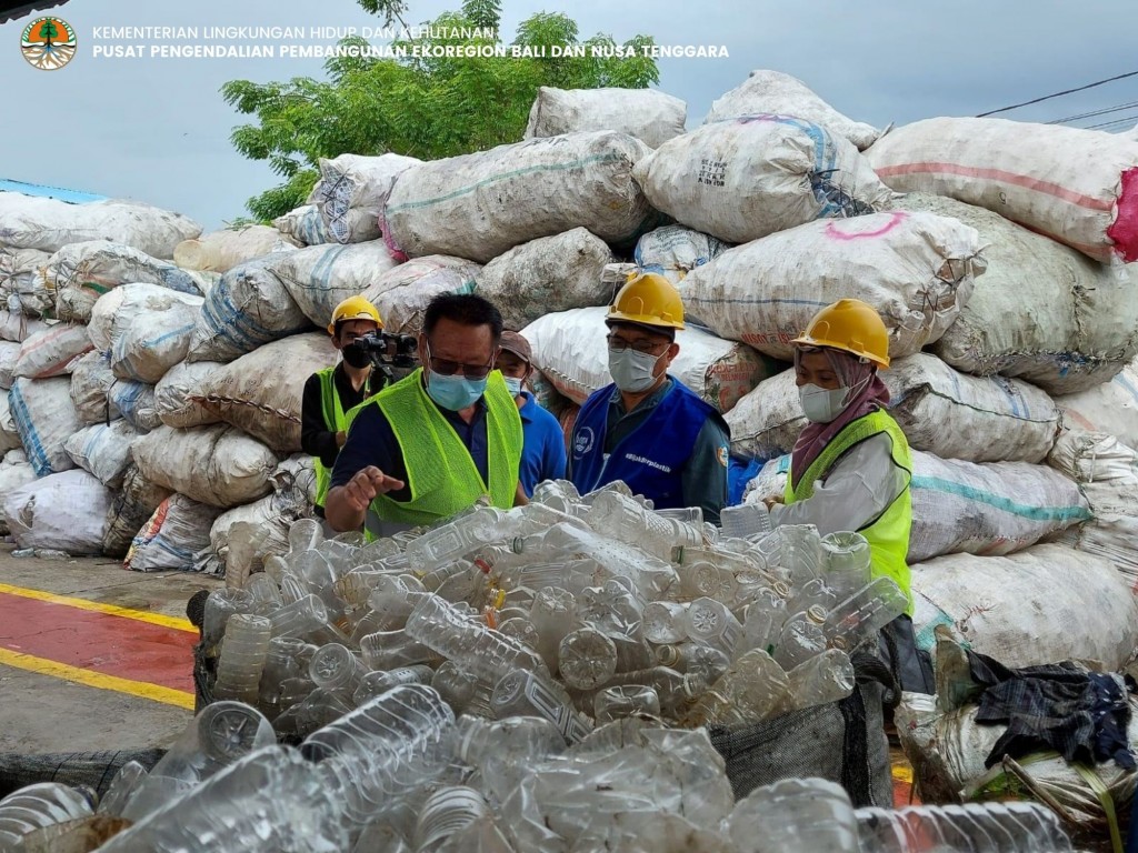 Peta Jalan Pengurangan Sampah oleh Produsen di TPST 3R Kesiman Kertalangu, Bali Pet, dan Eco Bali